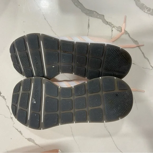 Adidas Sneaker size 7.5 - Picture 7 of 8